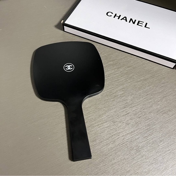CHANEL Accessories - CHANEL BEAUTÊ Handheld Mirror